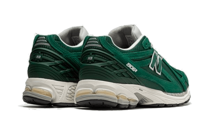 Sneakers éditions limitées et authentiques New Balance 1906R Green Suede Metallic Silver - M1906RX -Kickzmi