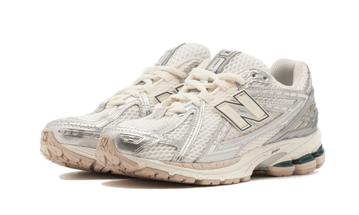 Sneakers éditions limitées et authentiques New Balance 1906R Silver Metallic Cream - M1906REE - Kickzmi