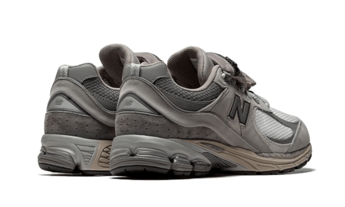 Sneakers éditions limitées et authentiques New Balance 2002R Pocket Grey - M2002RVC - Kickzmi