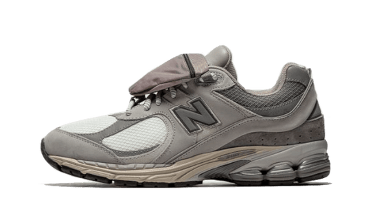 Sneakers éditions limitées et authentiques New Balance 2002R Pocket Grey - M2002RVC -  Kickzmi