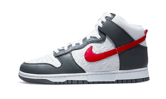 Sneakers limitées et authentiques Nike Dunk High Embossed Basketball Grey Red - FD0668-001 - Kickzmi