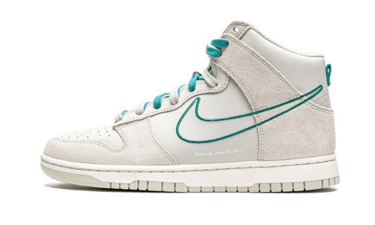 Sneakers limitées et authentiques Nike Dunk High First Use Light Bone Green Noise - DH0960-001 / DD0733-001 - Kickzmi