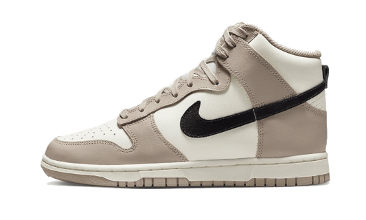 Sneakers limitées et authentiques Nike Dunk High Fossil Stone - DD1869-200 - Kickzmi