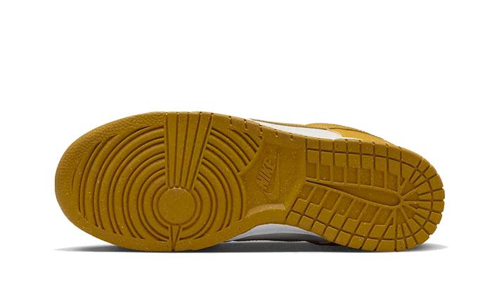 Sneakers éditions limitées et authentiques Nike Dunk Low Next Nature Light Curry - DN1431-001 - Kickzmi