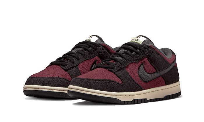 Dunk Low SE Fleece Burgundy Crush Kickzmi