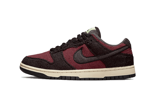 Dunk Low SE Fleece Burgundy Crush Kickzmi