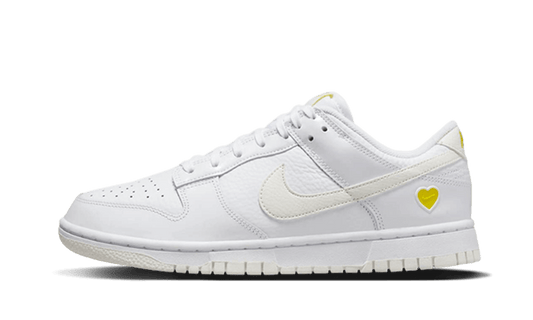 Sneakers éditions limitées et authentiques Nike Dunk Low Yellow Heart - FD0803-100 - Kickzmi