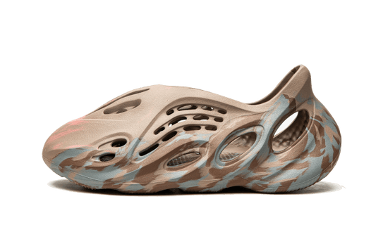 Sneakers éditions limitées et authentiques Adidas Yeezy Foam RNNR MX Sand Grey - GY3969 -  Kickzmi